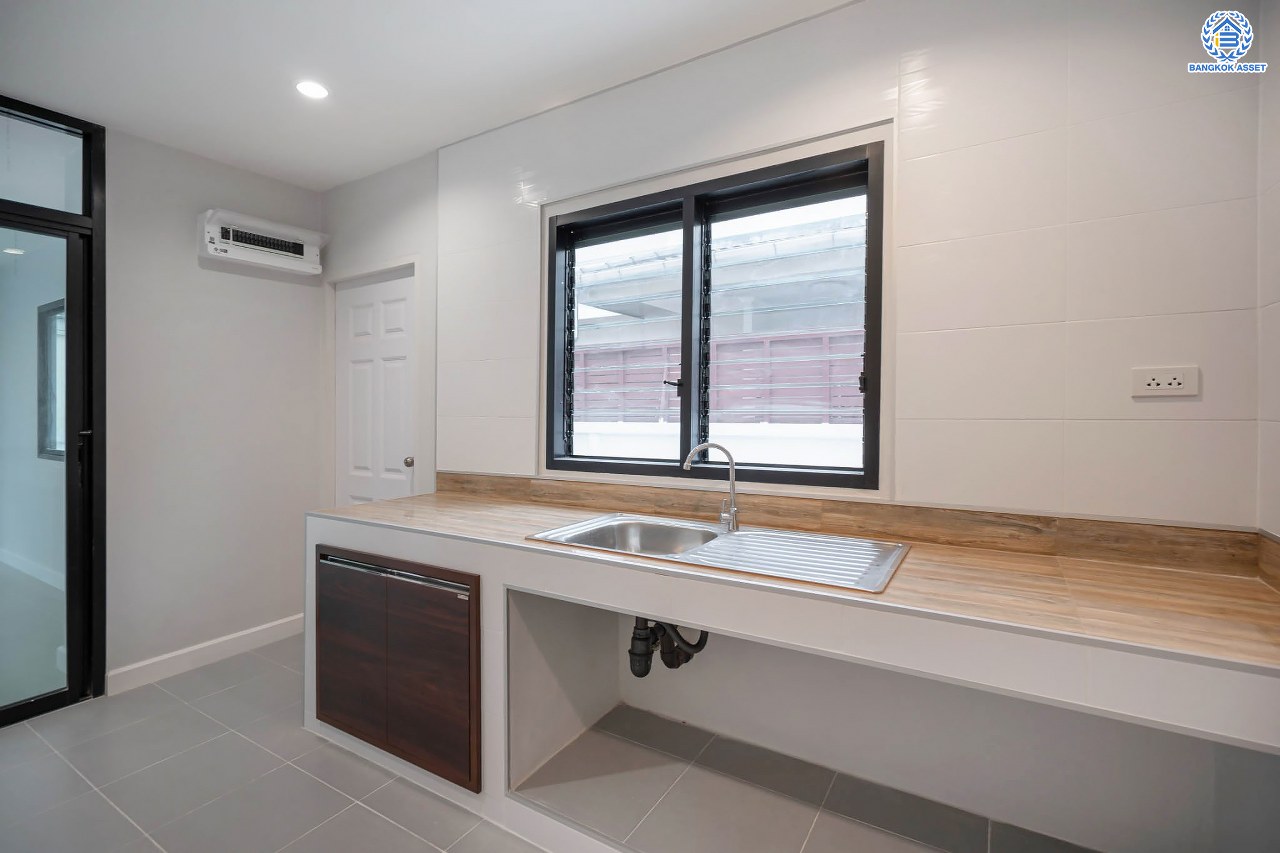 บ้านมือสองตกแต่งใหม่ โครงการ ศุภาลัย ออร์คิดปาร์ค2 ราชพฤกษ์-จรัญฯ ดีไซน์หรูหรา เนื้อที่ 50 ตร.ว. ฟังก์ชัน 3 ห้องนอน 2 ห้องน้ำ จอดรถได้ 2 คัน บนทำเลเดินทางสะดวก เชื่อมต่อหลายเส้นทาง และเดอะมอลล์บางแค ทางด่วน "กาญจนาภิเษก" และรถไฟฟ้าสายสีน้ำเงิน "สถานีภาษีเจริญ"